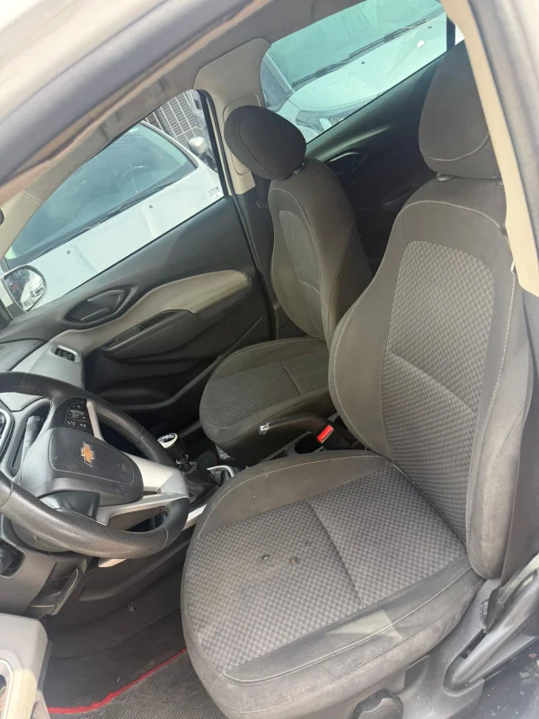 Onix LT 1.4 Mec. Completo 2018 - Imagem 9