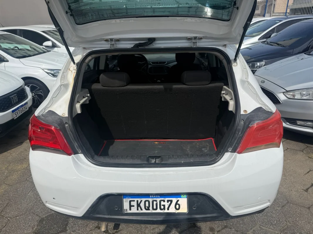 Onix LT 1.4 Mec. Completo 2018 - Imagem 11