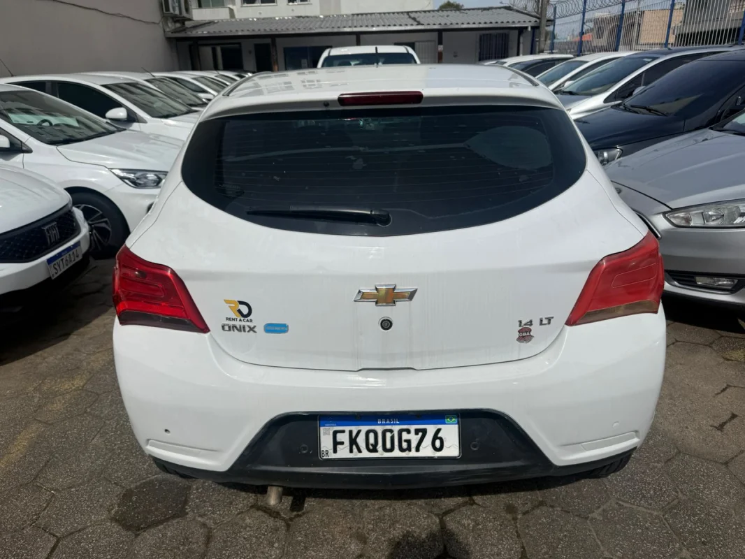 Onix LT 1.4 Mec. Completo 2018 - Imagem 12