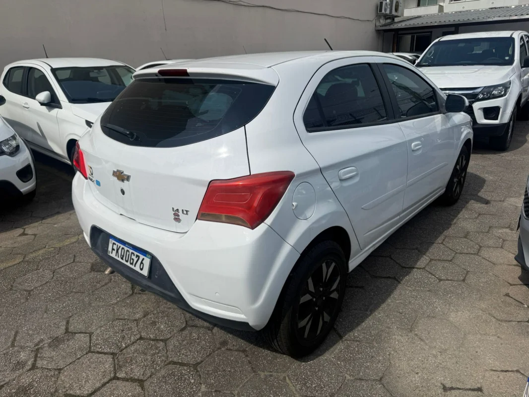 Onix LT 1.4 Mec. Completo 2018 - Imagem 13