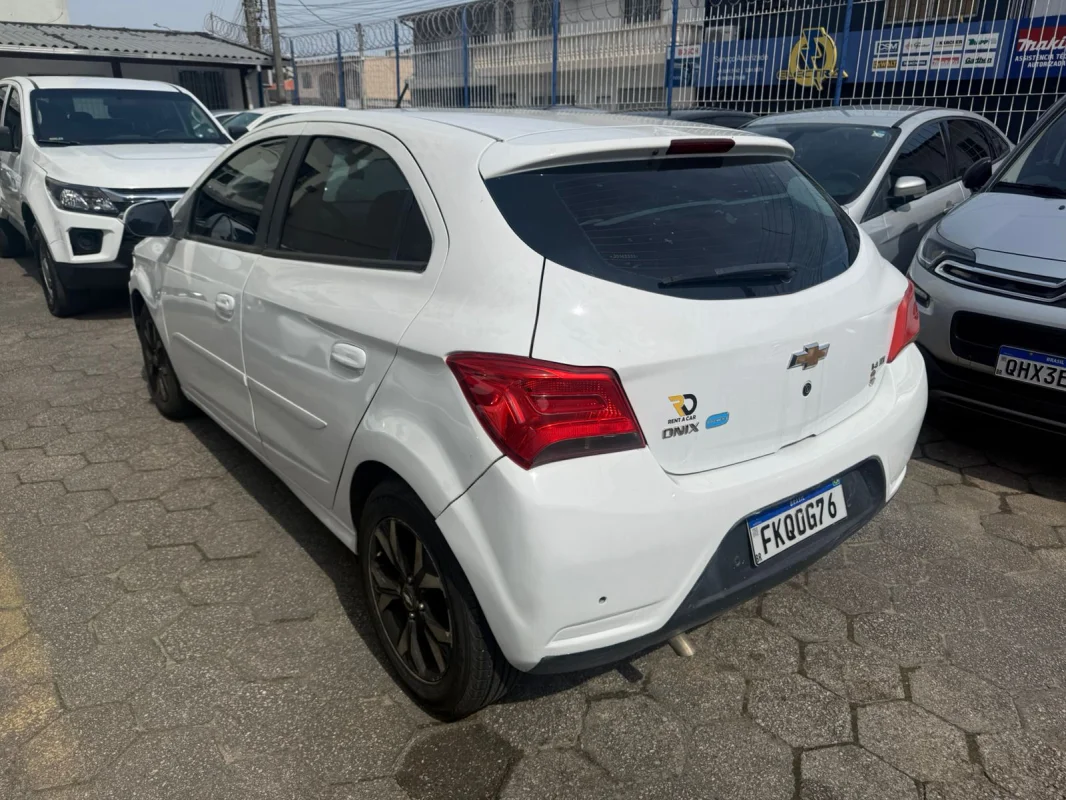 Onix LT 1.4 Mec. Completo 2018 - Imagem 15