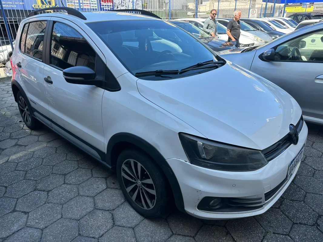 Fox TRACK 1.0 Flex 12V 5p 2016  - Imagem 1