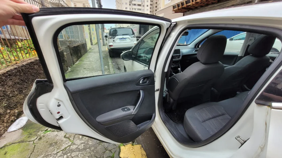 208 Griffe 1.6 Completo C/ Teto Panorâmico Automático 2016 - Imagem 9