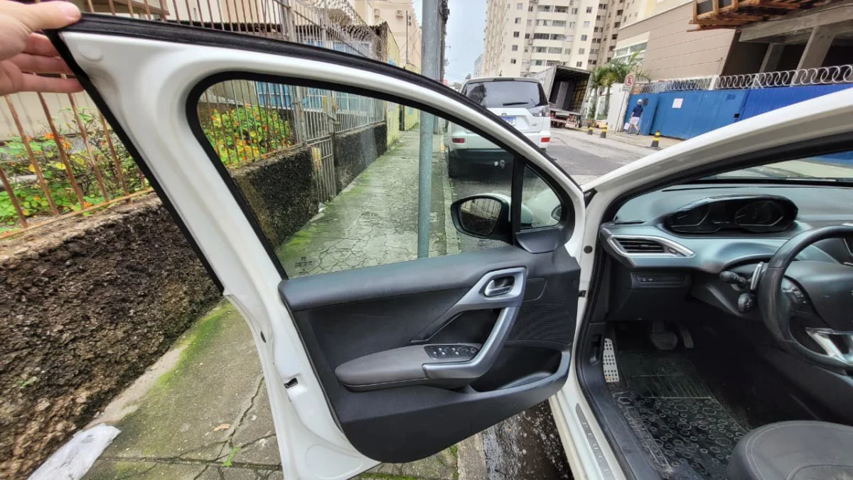 208 Griffe 1.6 Completo C/ Teto Panorâmico Automático 2016 - Imagem 12