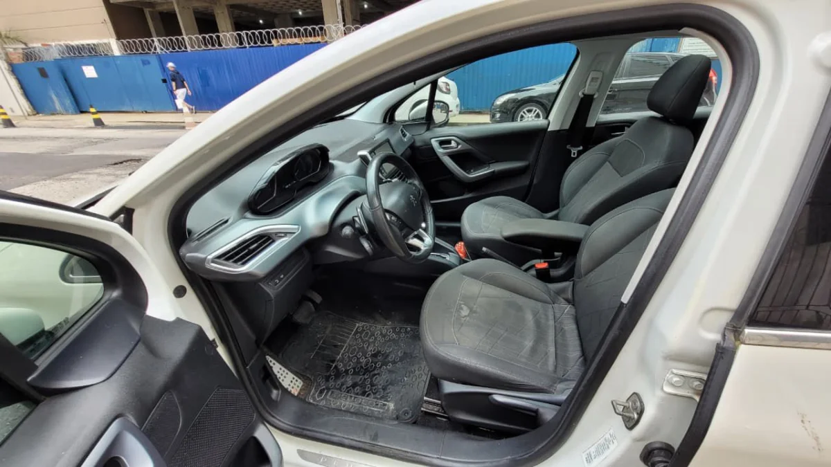 208 Griffe 1.6 Completo C/ Teto Panorâmico Automático 2016 - Imagem 10