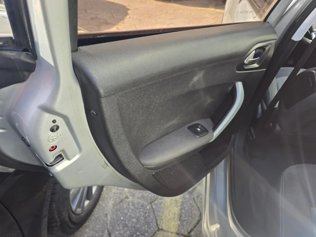 208 Allure 1.6 Aut. com teto panorâmico 2016 - Imagem 15