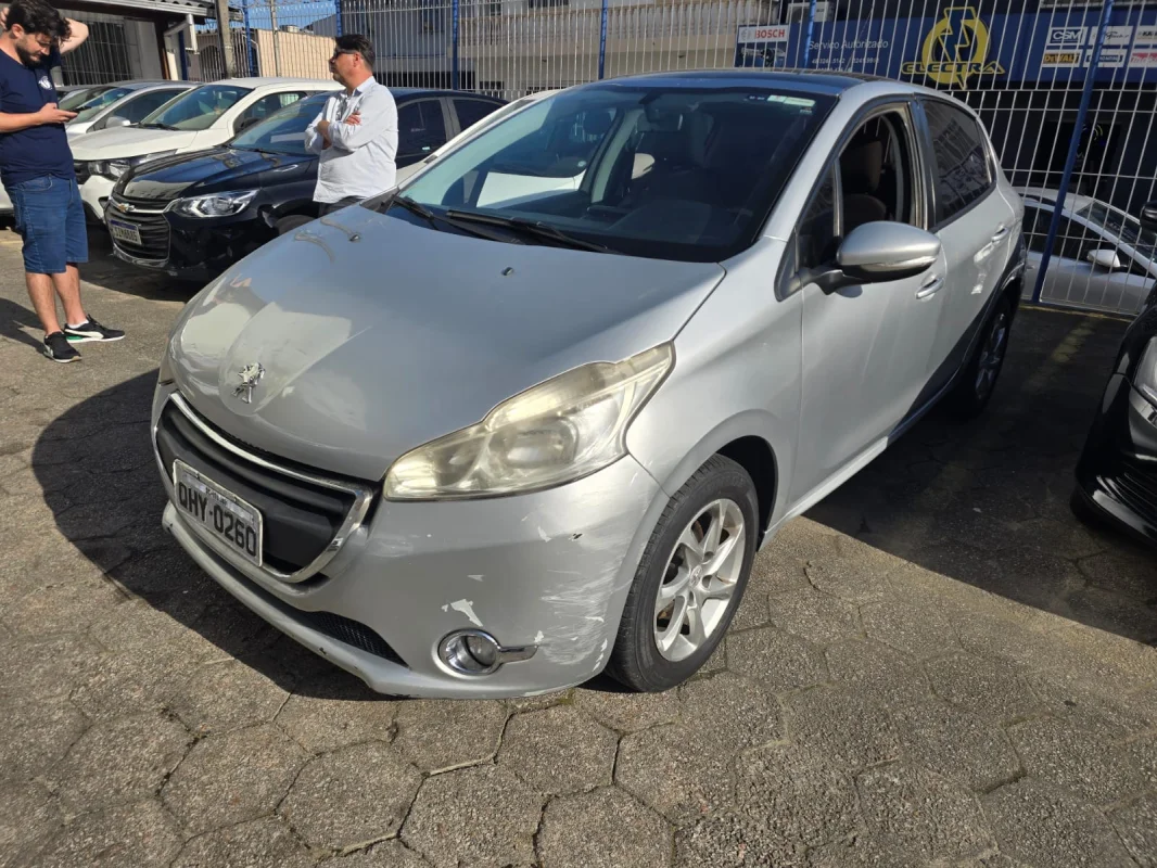 208 Allure 1.6 Aut. com teto panorâmico 2016 - Imagem 4