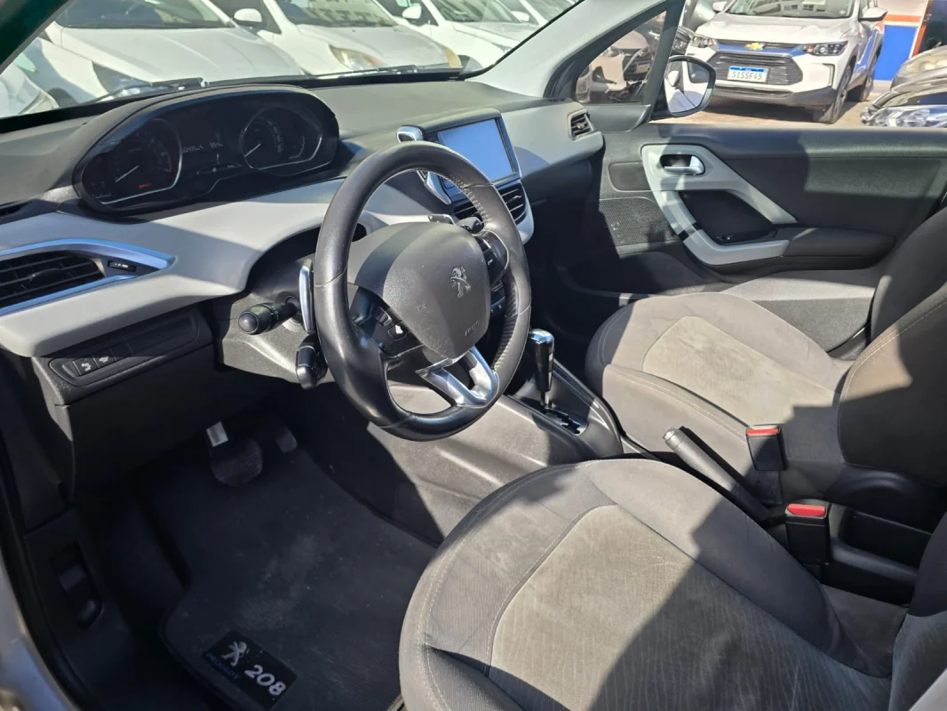 208 Allure 1.6 Aut. com teto panorâmico 2016 - Imagem 9