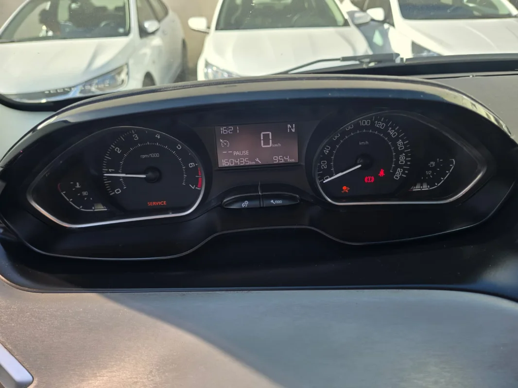 208 Allure 1.6 Aut. com teto panorâmico 2016 - Imagem 12