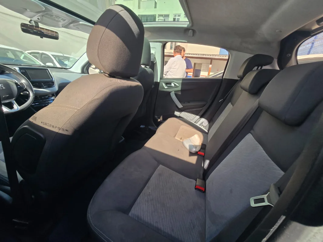 208 Allure 1.6 Aut. com teto panorâmico 2016 - Imagem 10