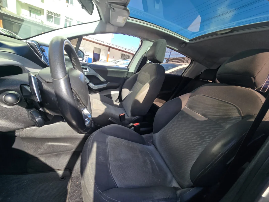 208 Allure 1.6 Aut. com teto panorâmico 2016 - Imagem 17