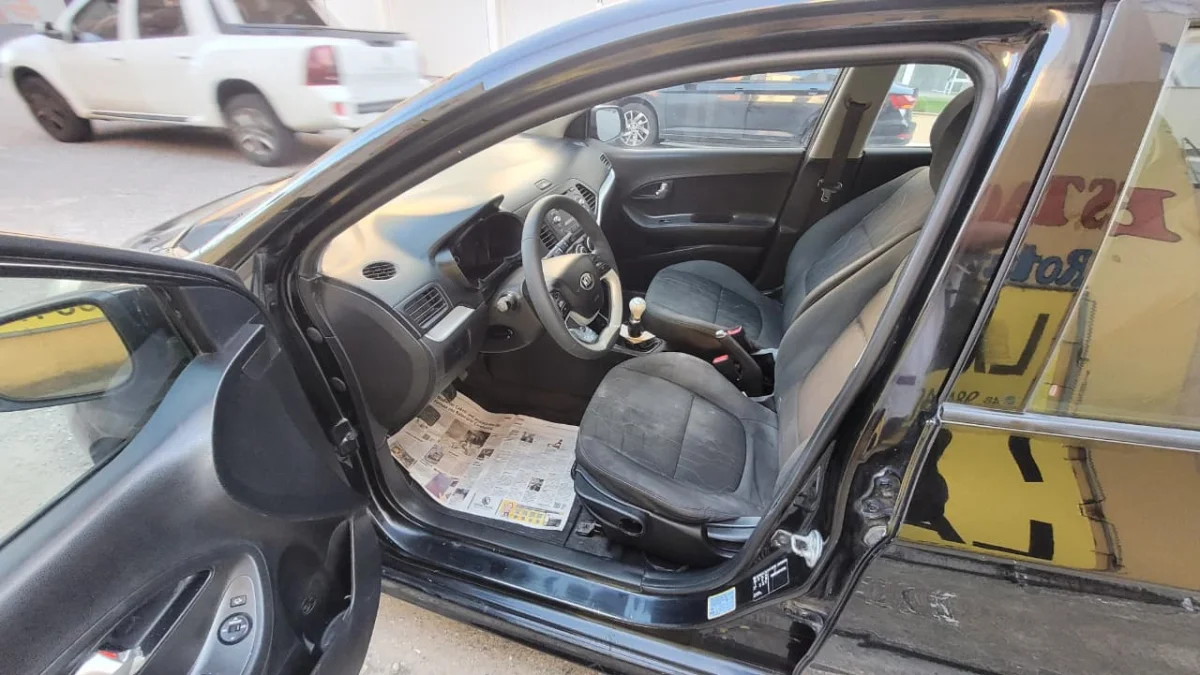 Picanto EX 1.1 Completo Manual 2013 - Imagem 9