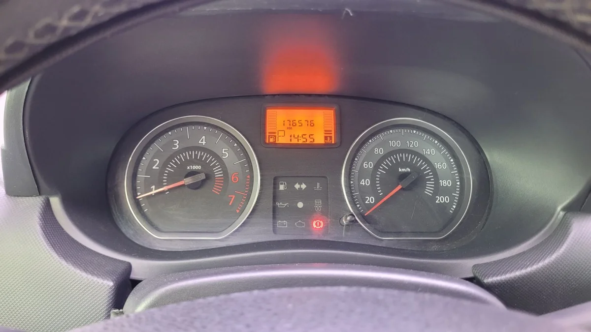 Logan Expression 1.6 Completo Automático GNV 2013 - Imagem 10