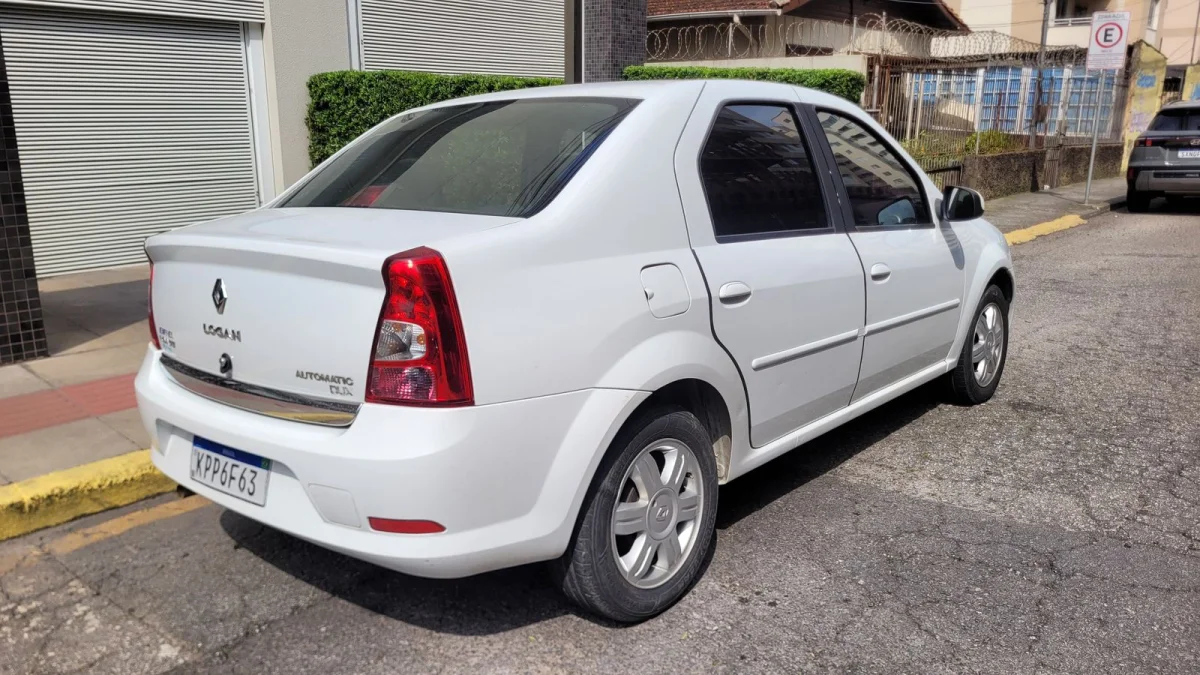Logan Expression 1.6 Completo Automático GNV 2013 - Imagem 3