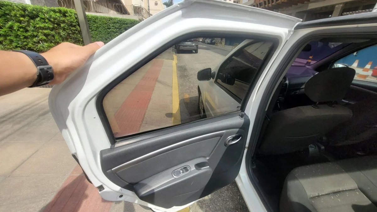 Logan Expression 1.6 Completo Automático GNV 2013 - Imagem 11