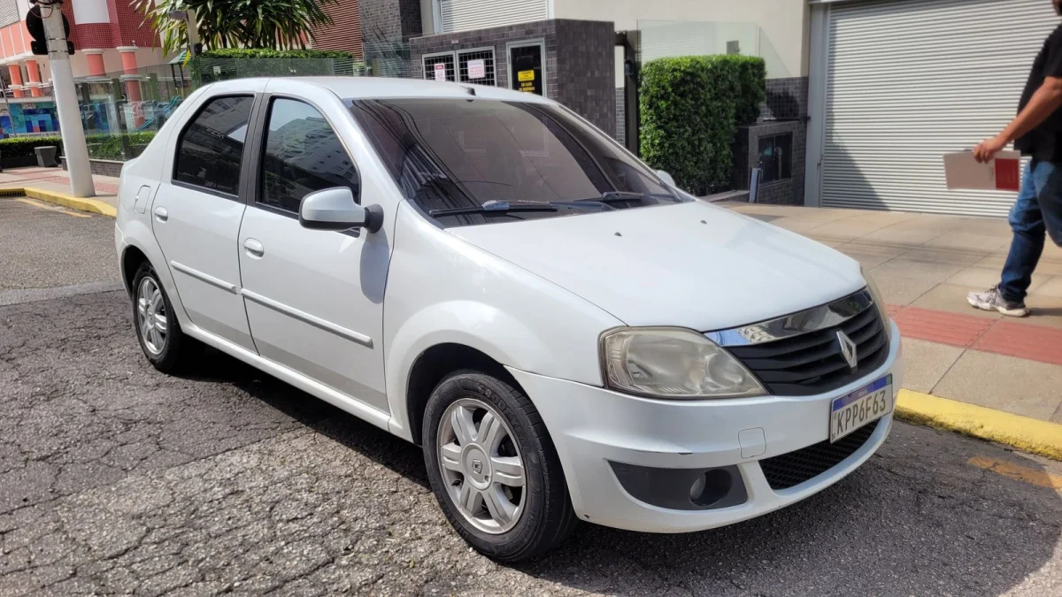 Logan Expression 1.6 Completo Automático GNV 2013