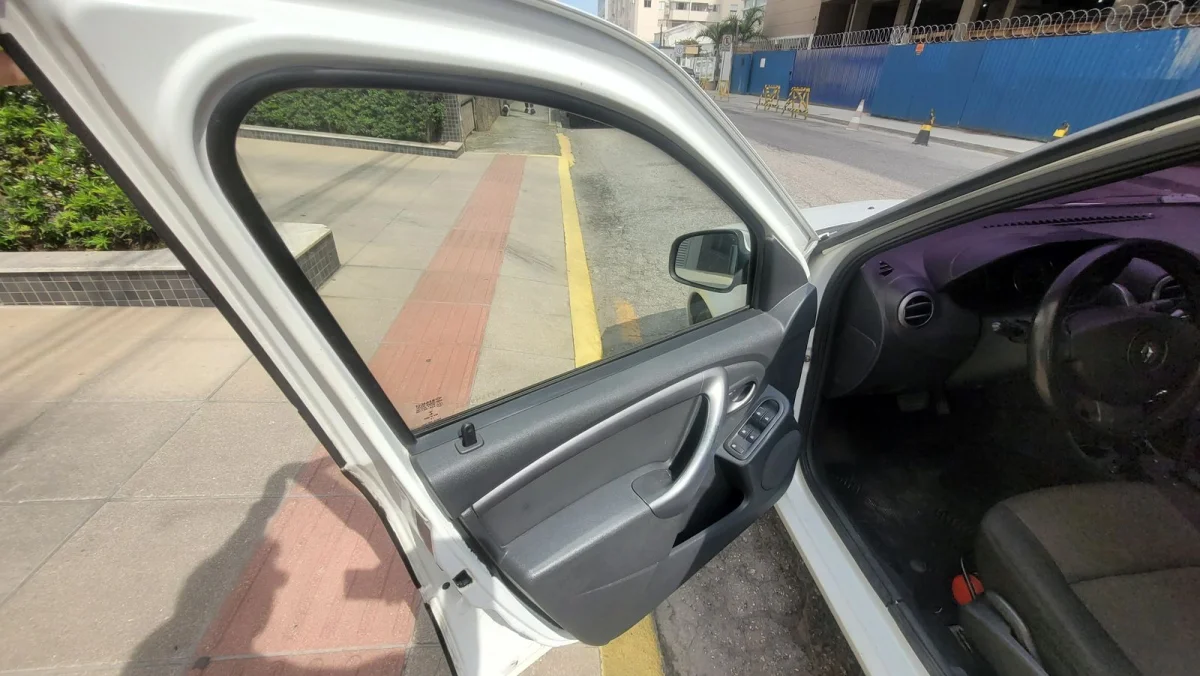 Logan Expression 1.6 Completo Automático GNV 2013 - Imagem 12