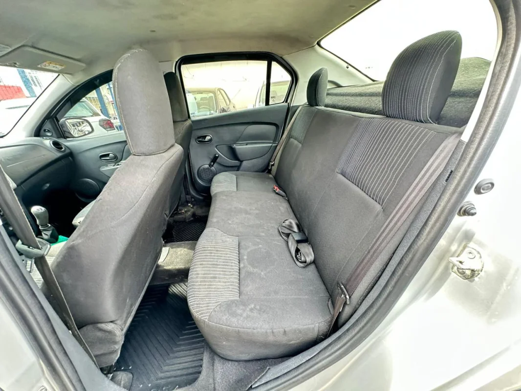 LOGAN Authentique Flex 1.0 12V 4p 2018 - Imagem 8