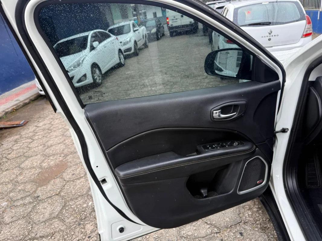 Compass Longitude 2.0 Aut. 4x4 Diesel Com Teto 2017 - Imagem 15