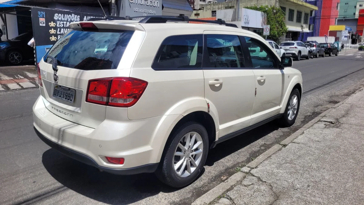 Freemont PRECISION 2.4 Completa Automática 7 Lugares 2014 - Imagem 4