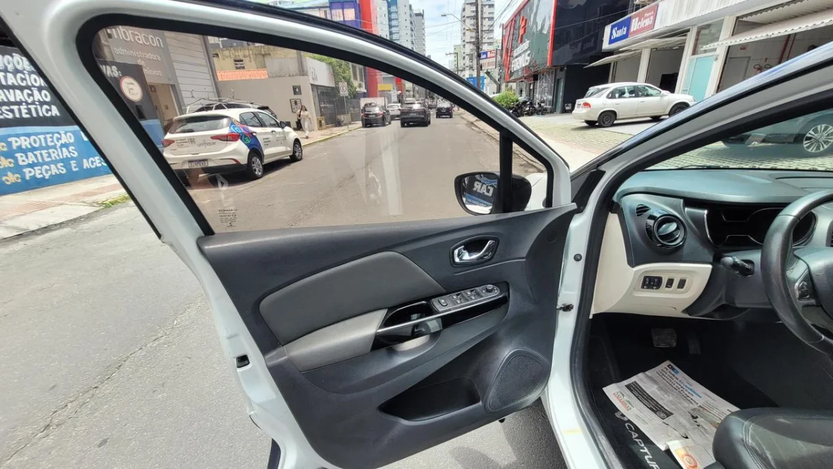 Captur Intense 1.6 Completa AUTOMÁTICA 2018 - Imagem 12