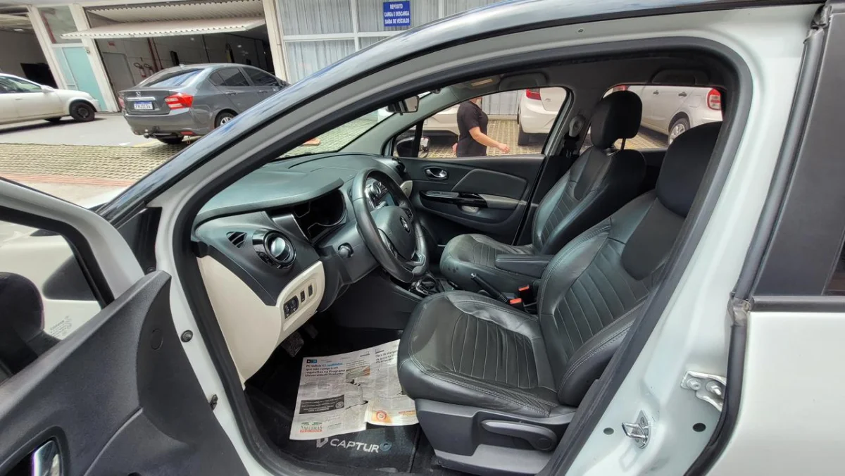 Captur Intense 1.6 Completa AUTOMÁTICA 2018 - Imagem 13