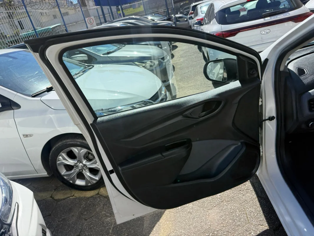 Onix Hatch Joy 1.0 Mec. Completo 2020 - Imagem 11