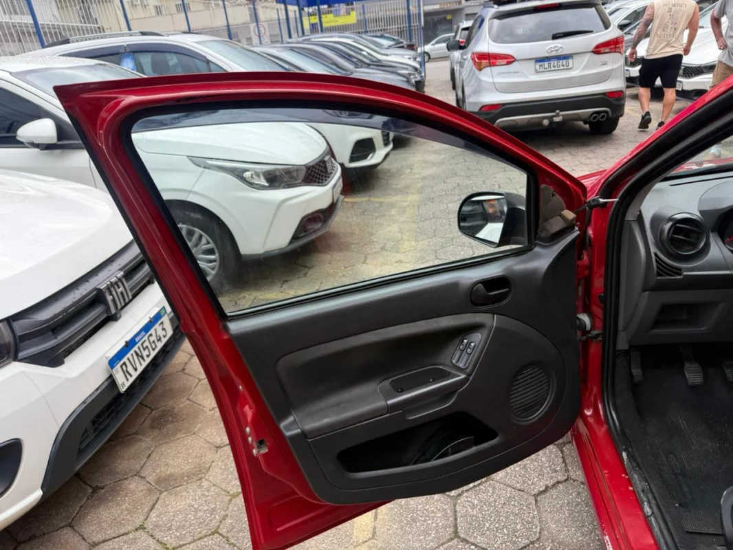 Fiesta 1.0 Mec. Completo 2013 - Imagem 12