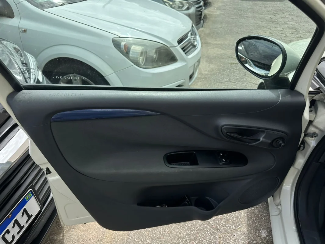 Punto ATTRACTIVE 1.4 Fire Flex 8V 2015 - Imagem 14