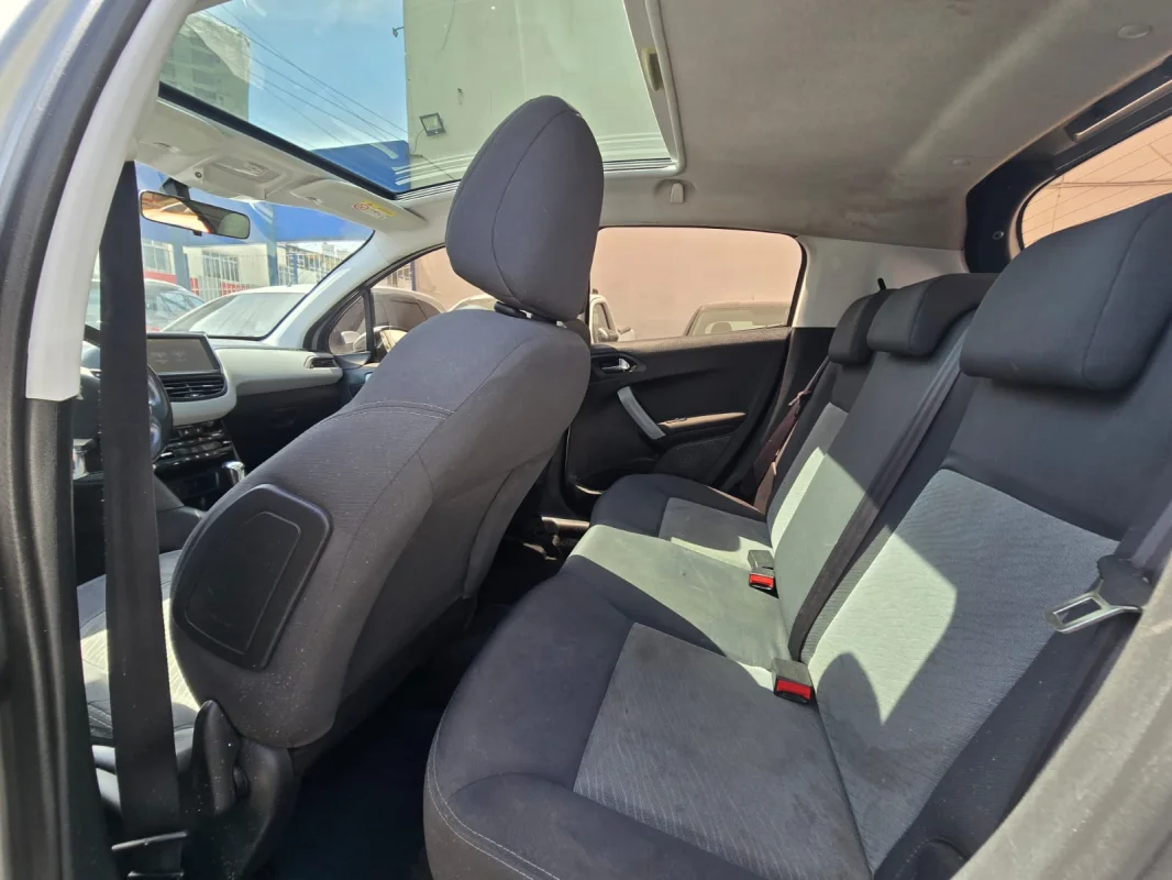 208 Allure 1.6 Aut. com teto panorâmico 2016 - Imagem 8