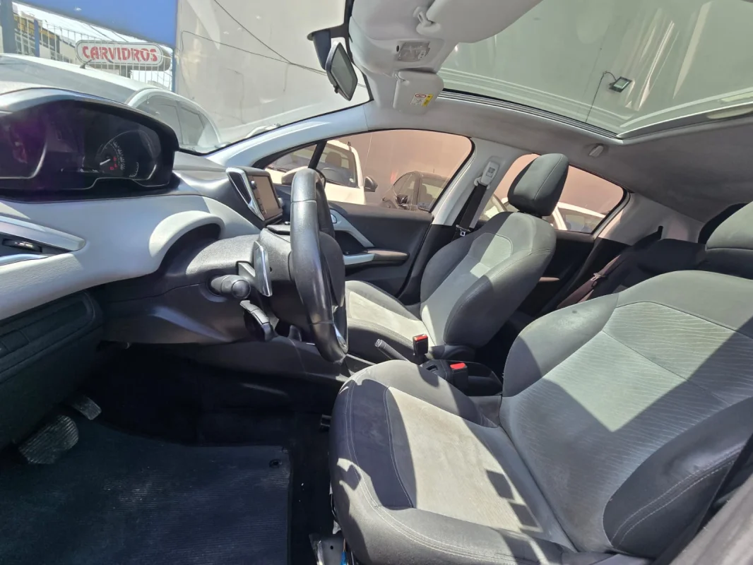 208 Allure 1.6 Aut. com teto panorâmico 2016 - Imagem 10