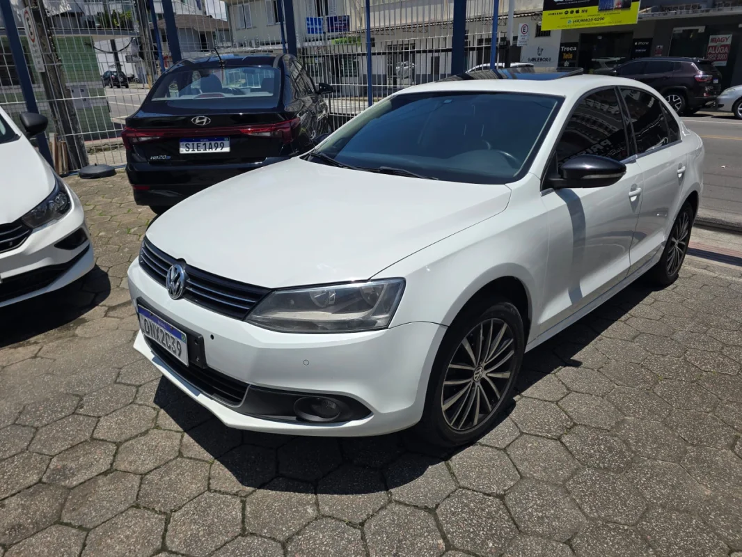 Jetta Highline 2.0TSi com Teto Aut 2014 - Imagem 4