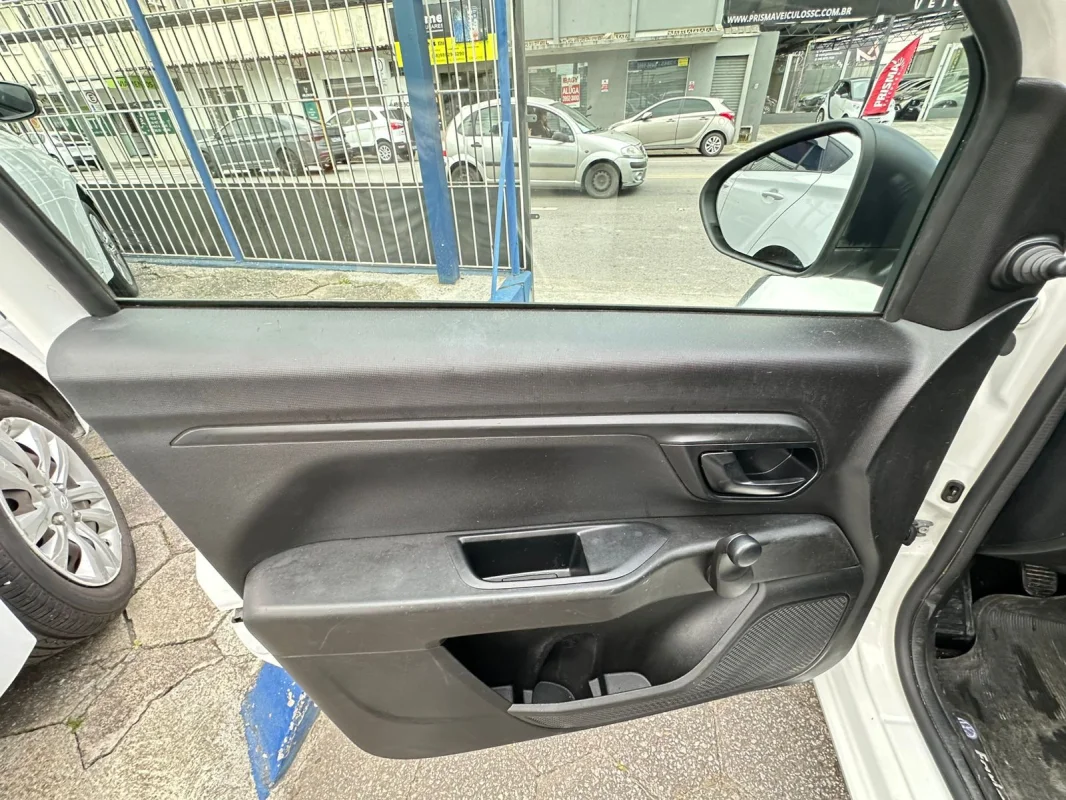 Strada Endurance 1.4 Mec. Direção Hidráulica e Ar Condicionado Flex 8V CS Plus 2023 - Imagem 11