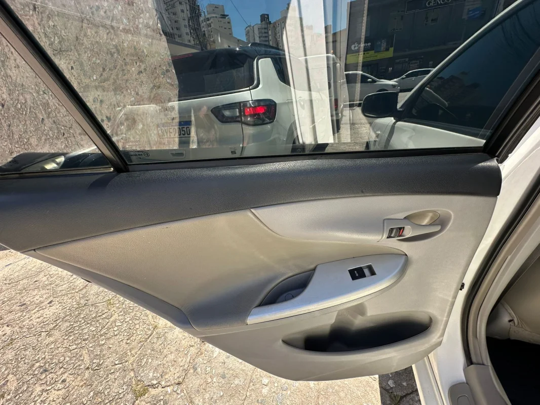 Corolla GLi 1.8 Flex 16V Automático 2013 - Imagem 16