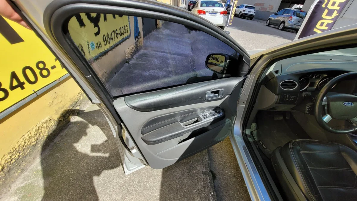 Focus Hatch Ghia 2.0 Completo Automático C/Teto Solar 2009 - Imagem 10