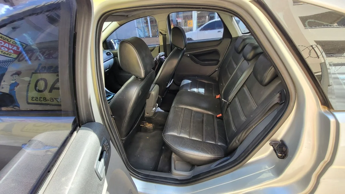 Focus Hatch Ghia 2.0 Completo Automático C/Teto Solar 2009 - Imagem 7