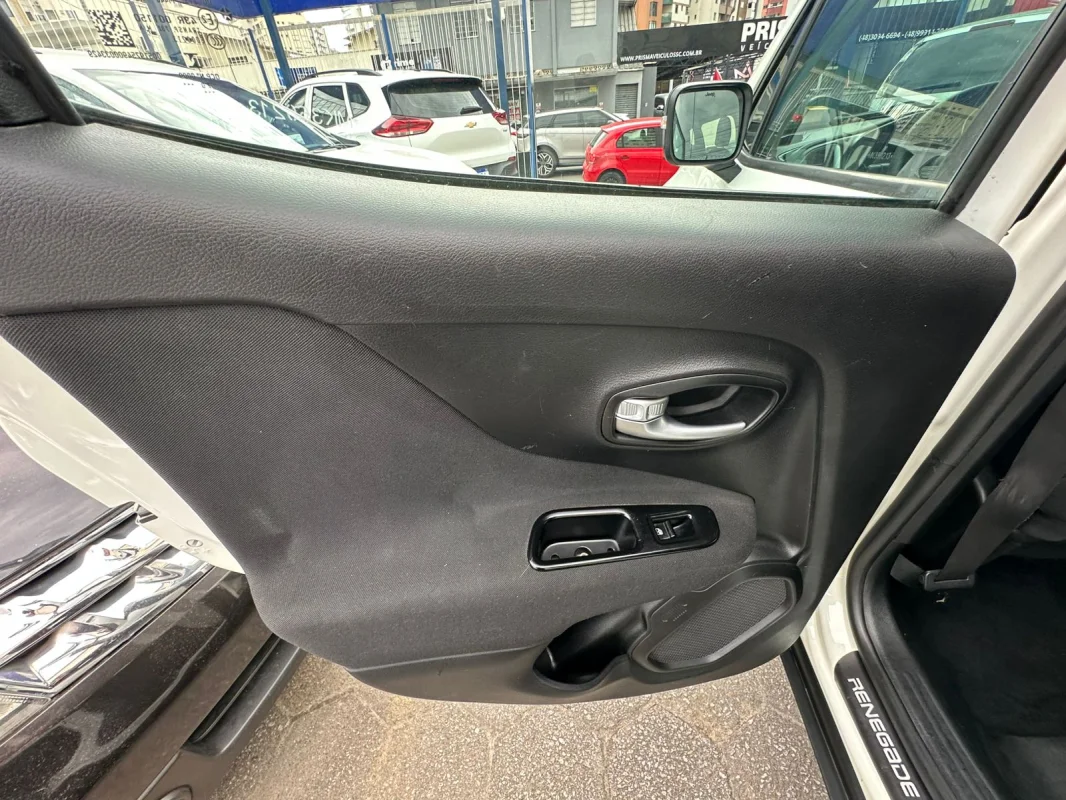 Renegade 1.8 4x2 Flex 16V Automática 2021 - Imagem 15