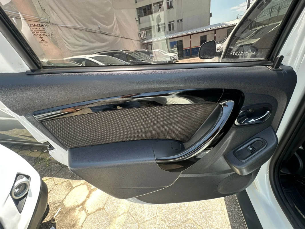 DUSTER DAKAR 4x2 2.0 Hi-Flex Automática 2018 - Imagem 11