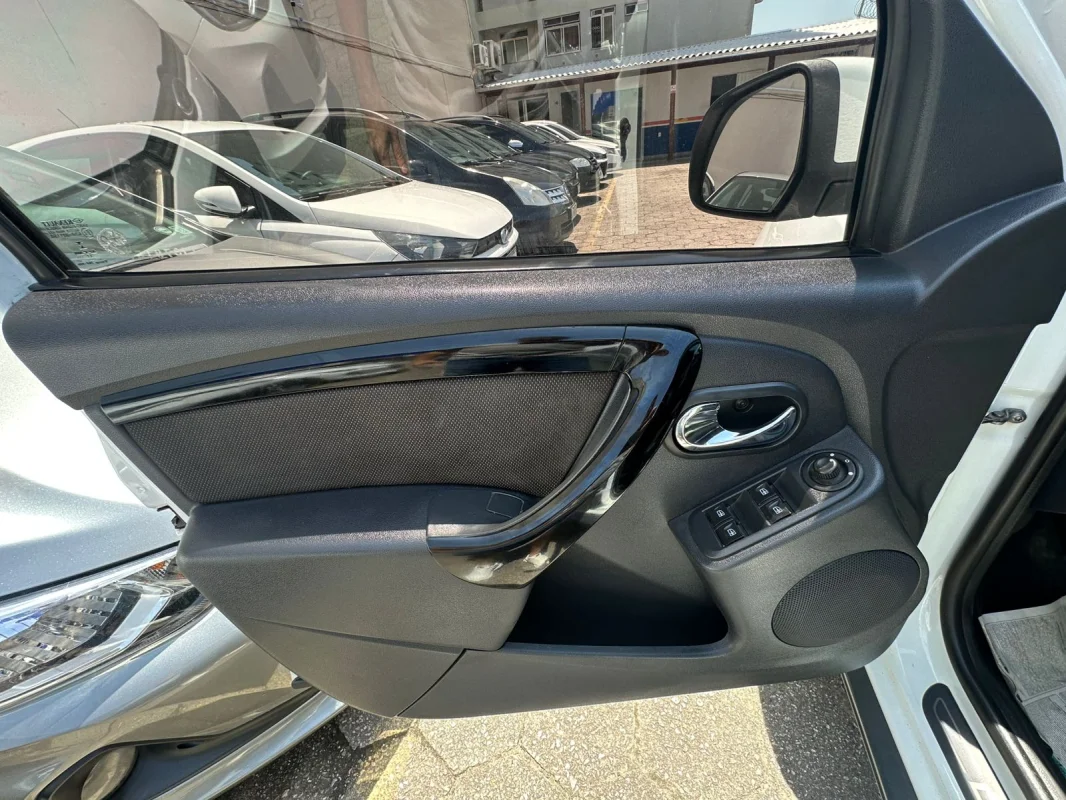 DUSTER DAKAR 4x2 2.0 Hi-Flex Automática 2018 - Imagem 16