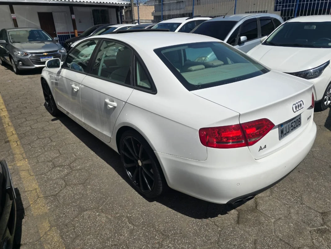 Audi A4 2.0 TFSi Multitronic com Teto 2012  - Imagem 5