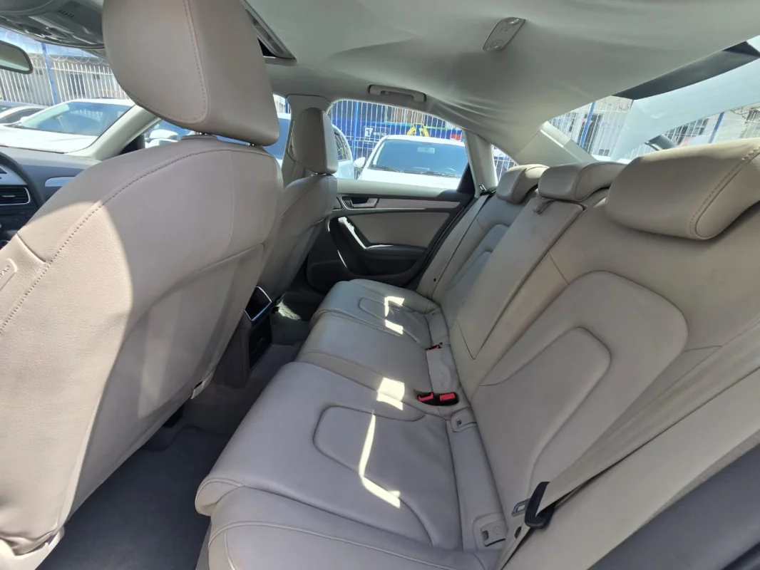 Audi A4 2.0 TFSi Multitronic com Teto 2012  - Imagem 8