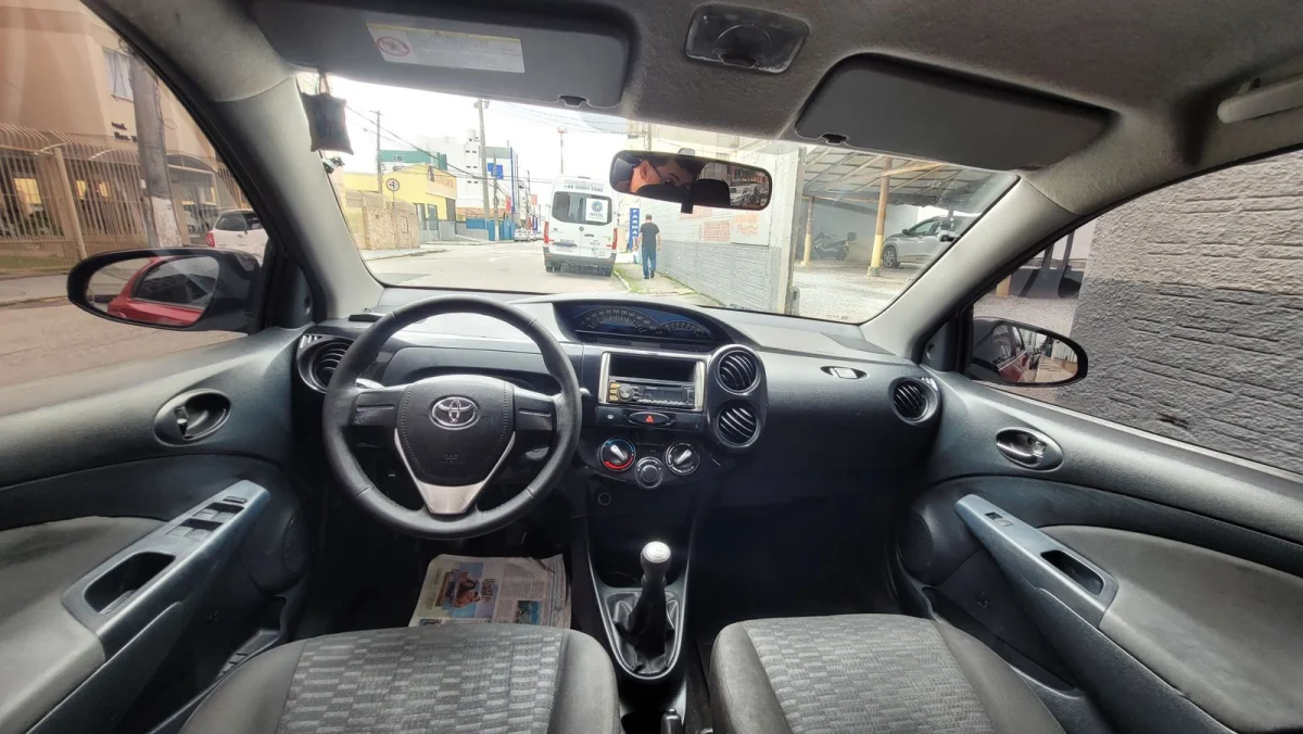 Etios X 1.3 Completo Manual 2015 - Imagem 7