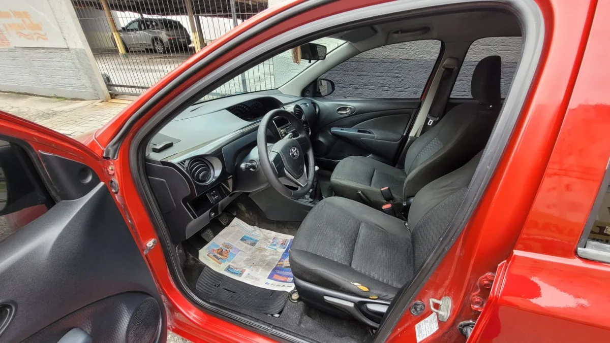 Etios X 1.3 Completo Manual 2015 - Imagem 9