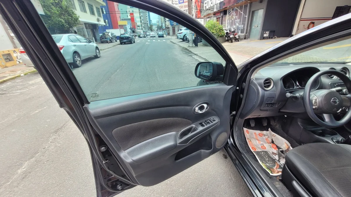 Versa SL 1.6 Completa 2014 - Imagem 3