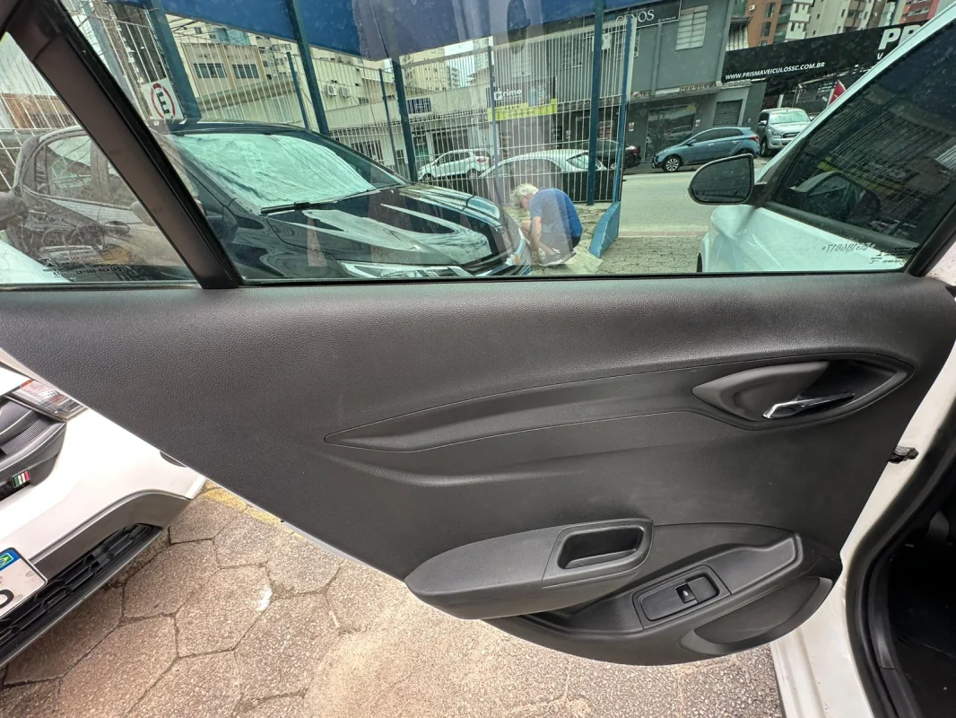 ONIX HATCH LTZ 1.4 8V FlexPower 2013 - Imagem 12