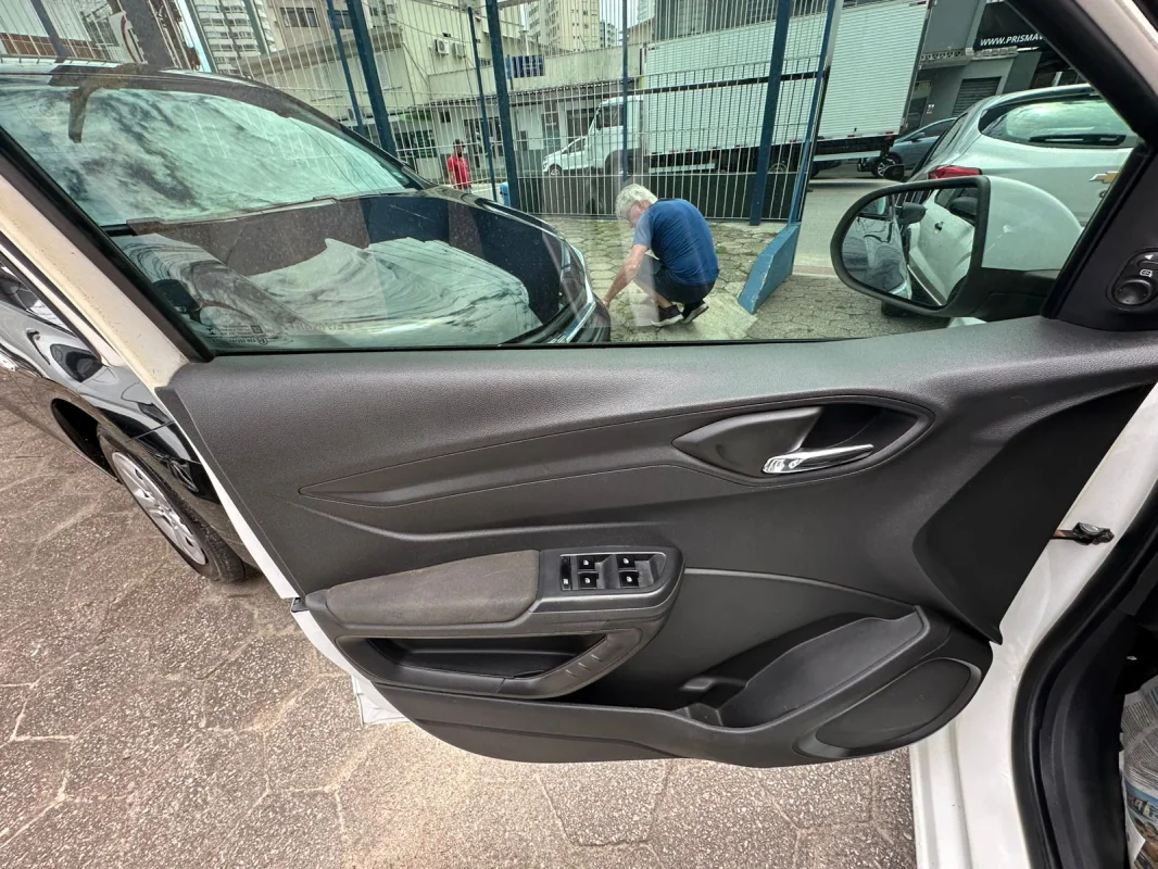 ONIX HATCH LTZ 1.4 8V FlexPower 2013 - Imagem 13