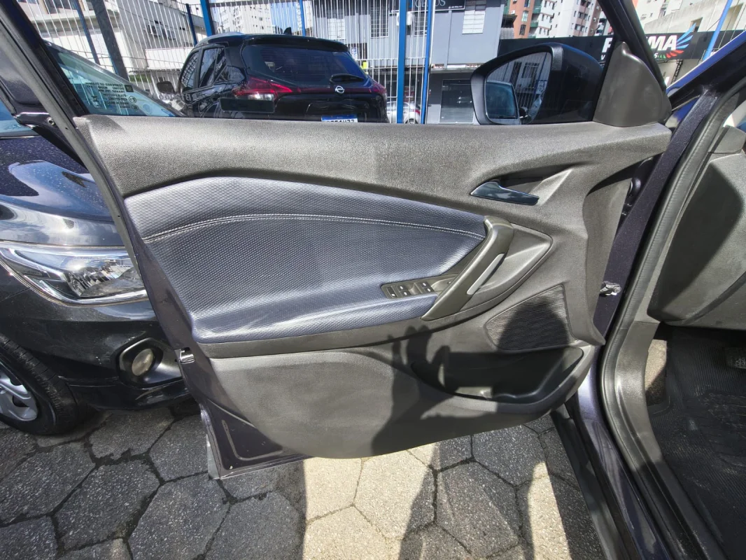 TRACKER Premier 1.2 Turbo 12V Flex Automática com TETO 2024 - Imagem 11