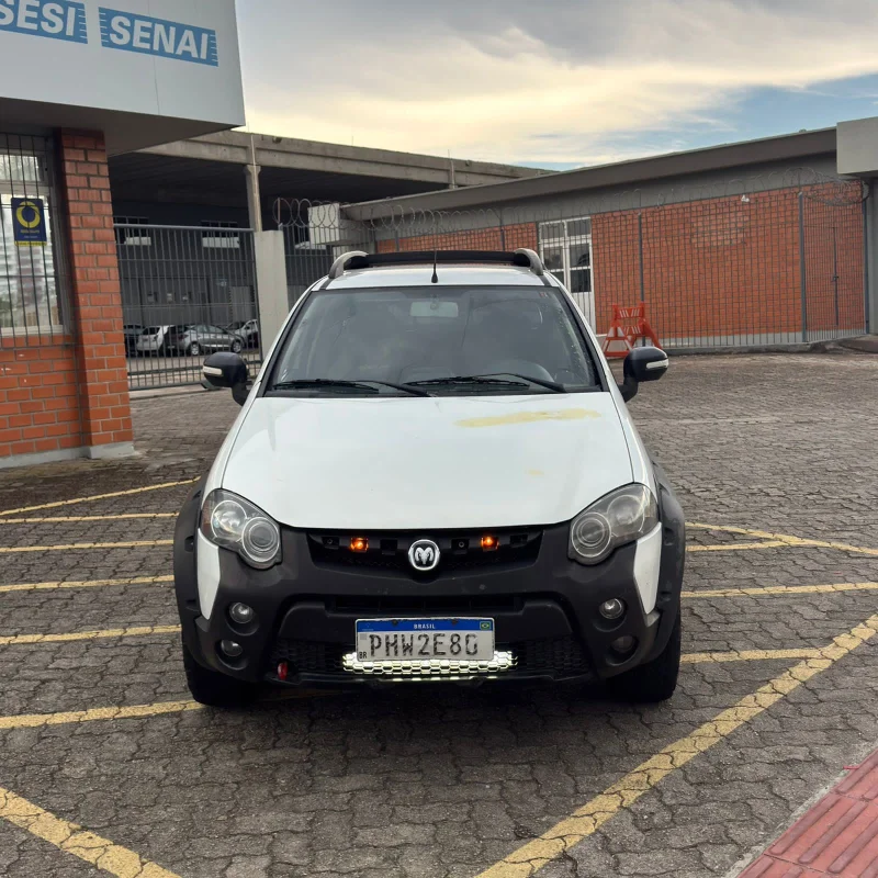 Strada 1.8 CD 3p Adventure Dualogic 2016 4 lugares - Imagem 2