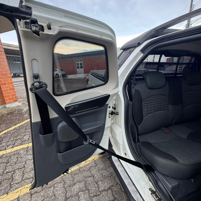 Strada 1.8 CD 3p Adventure Dualogic 2016 4 lugares - Imagem 10