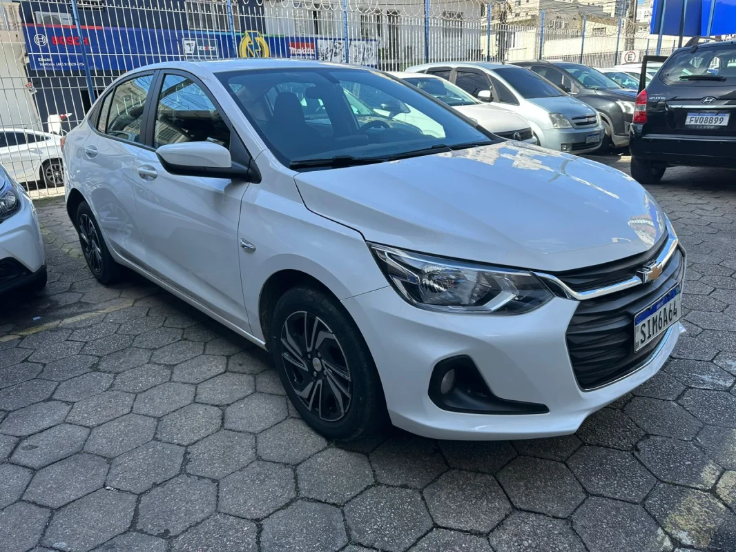 ONIX SEDAN Plus LT 1.0 12V Flex 4p Mecânico 2024